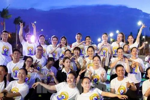 Hơn 1.000 người lan tỏa tinh thần Yoga quốc tế tại Đà Nẵng