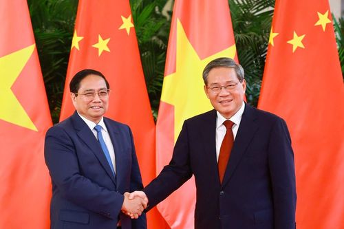 Thủ tướng Phạm Minh Chính gặp Thủ tướng Trung Quốc