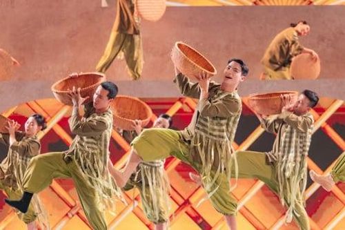 Thổi hồn cho trăm nghề trên sân khấu đương đại Việt Nam Bách Nghệ tại Vinpearl Nha Trang