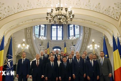 Chính phủ mới của Romania nhậm chức, chấm dứt giai đoạn bất ổn chính trị
