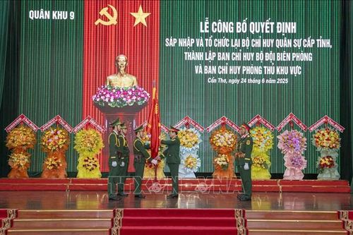 Công bố quyết định sáp nhập, tổ chức lại các cơ quan quân sự Quân khu 9