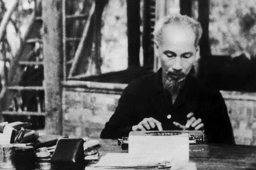 Nhà báo lỗi lạc Hồ Chí Minh
