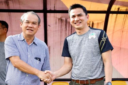 Dậy sóng với bầu Đức