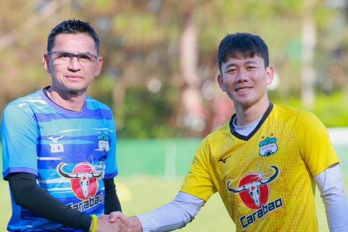 HLV Kiatisuk tái xuất dẫn dắt dàn sao HAGL?