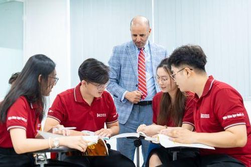 Chương trình Cử nhân liên kết Quốc tế tại HUTECH: Đầu tư tương lai với lợi thế bằng cấp nước ngoài
