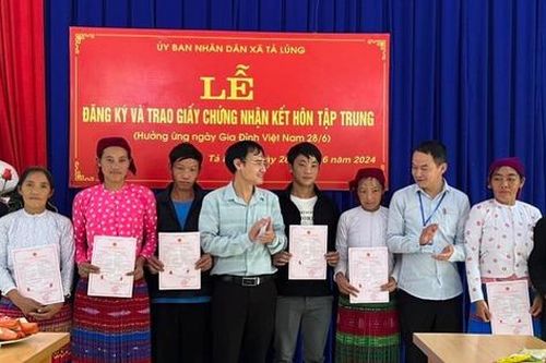 Đăng ký kết hôn tập trung góp phần thay đổi nhận thức của người dân vùng cao nguyên đá