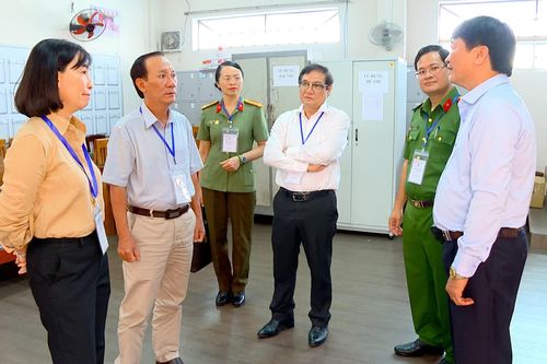 Phó chủ tịch UBND tỉnh Nguyễn Sơn Hùng kiểm tra công tác tổ chức Kỳ thi tốt nghiệp THPT năm 2025