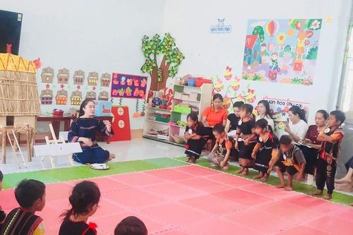 Xây dựng môi trường học tập giàu ngôn ngữ cho trẻ em dân tộc thiểu số