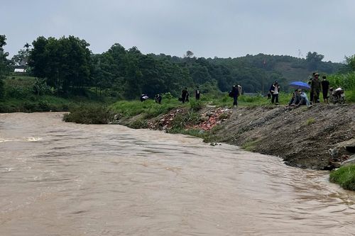 Tìm thấy thi thể nạn nhân mất tích khi bị nước lũ cuốn
