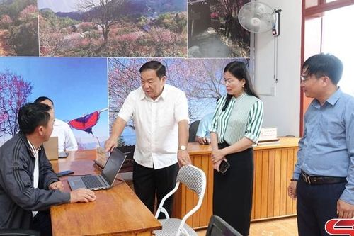 Đồng chí Phó Chủ tịch HĐND tỉnh kiểm tra các điều kiện chuẩn bị đi vào hoạt động chính quyền địa phương 2 cấp tại huyện Bắc Yên