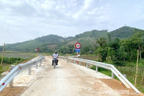 Hiến đất mở đường, xây cầu ở Tiến Bộ