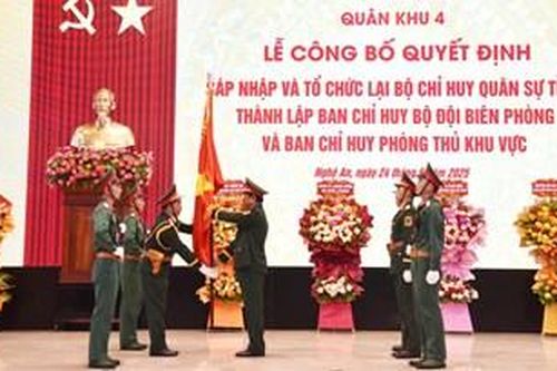 Công bố quyết định của Bộ Quốc phòng về sáp nhập, tổ chức cơ quan quân sự địa phương