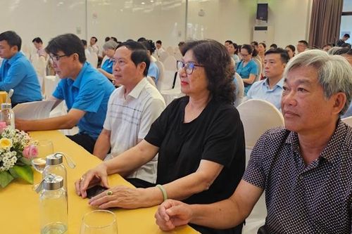 Công bố giải thể và bàn giao công đoàn cơ sở