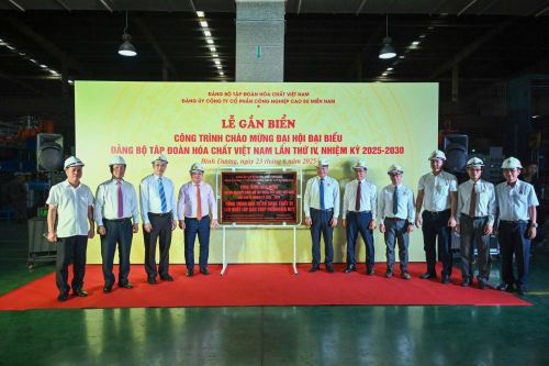 Casumina gắn biển công trình chào mừng Đại hội Đảng bộ Tập đoàn Hóa chất lần IV
