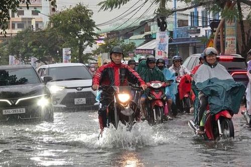 Cần Thơ lên phương án đưa đón thí sinh nếu mưa to, đường ngập