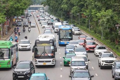 Cận cảnh đường Phạm Văn Đồng, Võ Chí Công sau phân làn