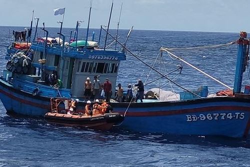 Kịp thời cứu nạn một ngư dân bị đột quỵ tại Quần đảo Hoàng Sa
