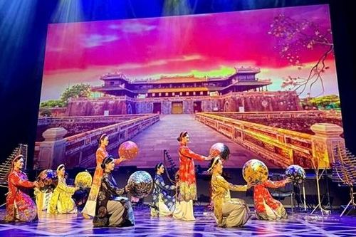 Chương trình 'Tinh hoa văn hóa Việt Nam' bắc nhịp cầu nối giữa hai nền văn hóa