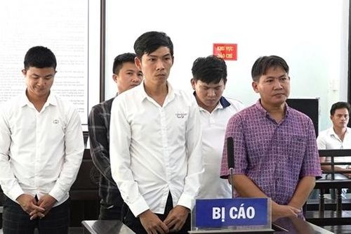 Tổ chức cho 235 người trốn ra nước ngoài, 5 bị cáo lãnh án
