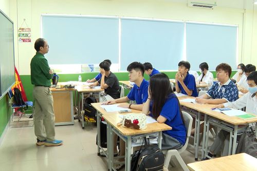 Đồng hành cùng sĩ tử bước vào cánh cổng đại học