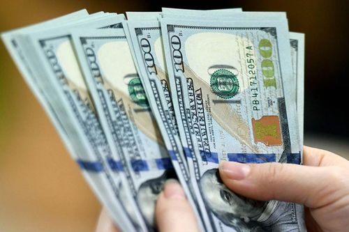 Tỷ giá USD tăng 'kịch trần', giá vàng đi ngang