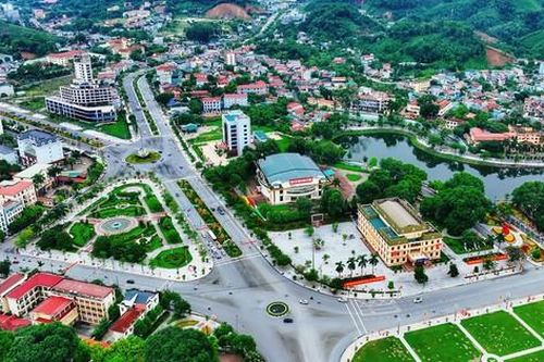 Bắn pháo hoa chào mừng công bố hợp nhất Lào Cai và Yên Bái