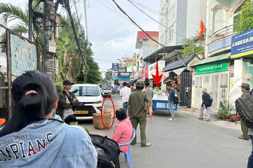Người đàn ông tử vong sau va chạm với xe lôi tự chế bán rau ở TP.HCM