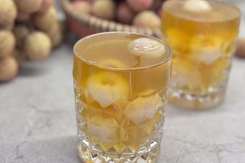 Cách ăn vải thiều 'rất khác', không sợ nóng: Tận dụng cả vỏ và làm thế này vừa đã khát lại giải nhiệt, ngon miệng