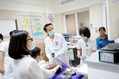 Chảy dịch trong tai kéo dài, bé 9 tuổi bất ngờ được phát hiện thoát vị não, có rò dịch não tủy