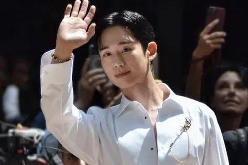 Milan Fashion Week: Jung Hae In đẹp trai vẫn bị chê vì không cân được đồ hiệu
