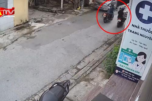 Bắt 'nóng' kẻ cướp giật điện thoại của nữ sinh lúc sáng sớm