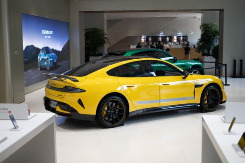 Ngắm 'Porsche 911 Trung Quốc' Xiaomi SU7 Ultra giá 73.000 USD