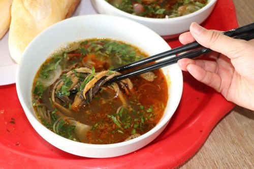 Chủ quán Nghệ An xin khách 'bớt một con lươn', quyết không tăng giá