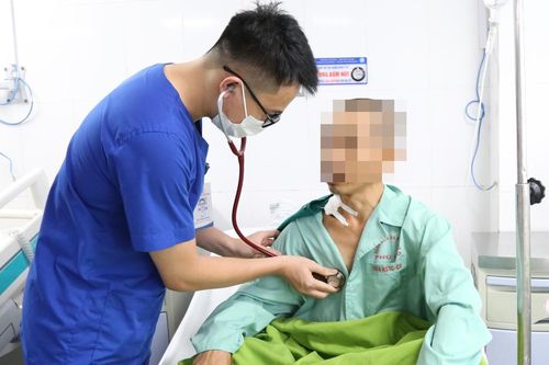Chủ quan sau cú ngã xe đạp, người đàn ông bị tụ máu não suýt tử vong