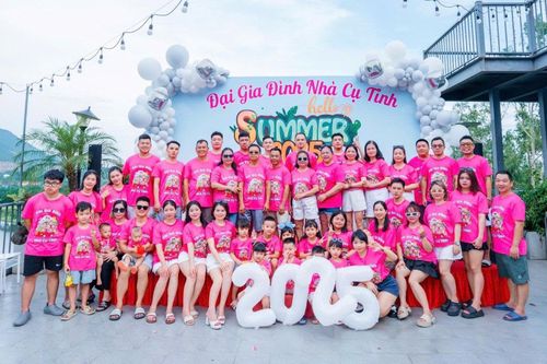 Đại gia đình 50 người chi 200 triệu đi du lịch, bao căn villa 19 phòng