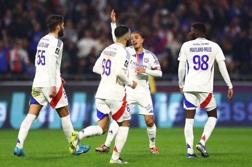 Lyon bị giáng xuống hạng, Premier League hưởng lợi