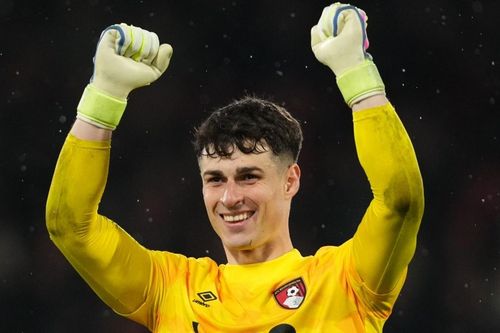 Thủ môn đắt giá nhất thế giới rời Chelsea