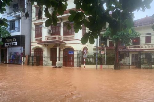 Nơi thí sinh thi tốt nghiệp THPT giữa lúc mưa lớn, lũ lụt, sạt lở