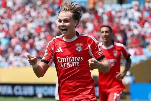 Giữa 'Hỏa Diệm Sơn', Benfica lần đầu đánh bại Bayern Munich