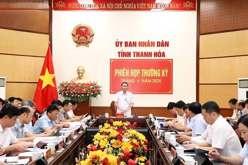Tăng trưởng hai con số và bài toán 'vừa chạy, vừa xếp hàng' của Thanh Hóa