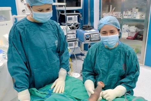 Bệnh tiềm ẩn từ 'đốm sẫm màu' trên da