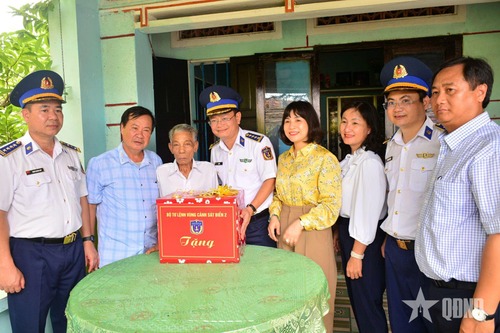 Vùng Cảnh sát biển 2: Nhiều chương trình, mô hình giúp dân hiệu quả