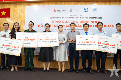 'Sóng chữa lành' tặng quà bệnh nhi và hỗ trợ trẻ em có hoàn cảnh khó khăn