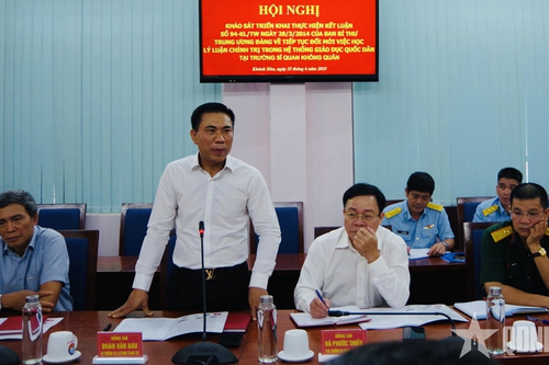 Đoàn khảo sát của Ban Tuyên giáo và Dân vận Trung ương làm việc với Trường Sĩ quan Không quân