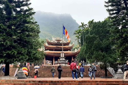 Sáng 1-7, các chùa, tự viện đồng loạt cử chuông, trống cầu nguyện quốc thái dân an