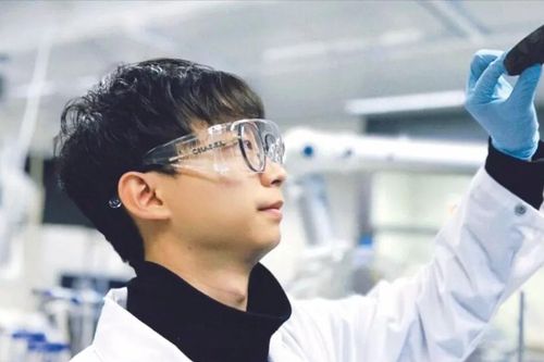 Vật liệu nano siêu nhẹ thu nước từ không khí