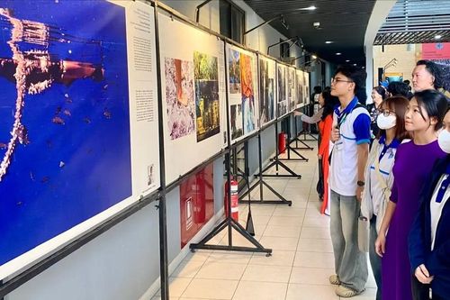 Cần Thơ khai mạc triển lãm ảnh 'Những khung hình về biến đổi khí hậu'
