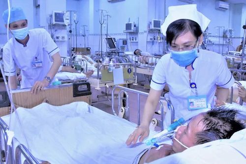Bệnh viện khó tuyển điều dưỡng
