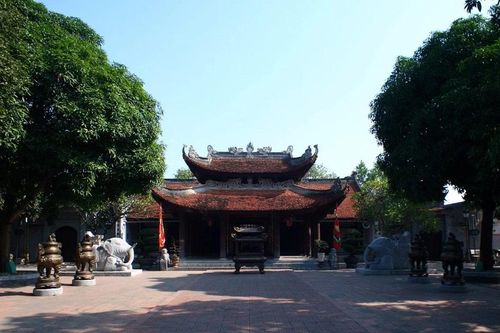 Bé gái 7 tuổi trở thành Thiên tử chấn động sử Việt