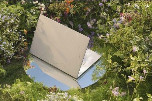 ASUS gây sốt với laptop AI siêu nhẹ, thiết kế biết 'chạm'